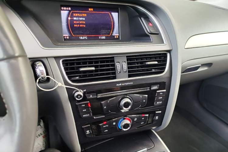 Used Audi A4L 2013 30 TFSI Manual Comfort Model Audio And AC Panel