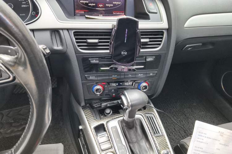 Used Audi A4L 2013 40 TFSI quattro Individual Sport Edition Audio And AC Panel