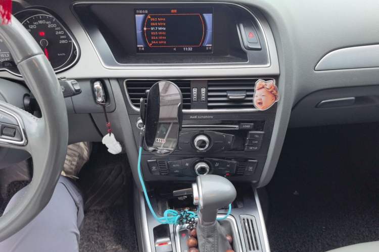 Used Audi A4L 2013 35 TFSI Automatic Standard Model Audio And AC Panel