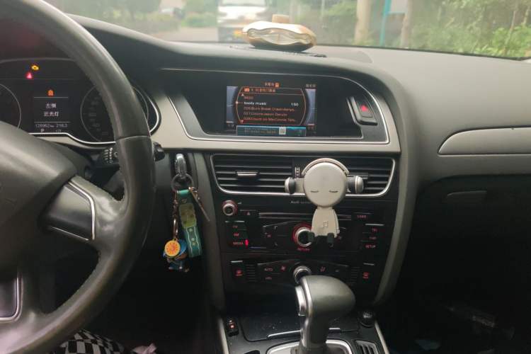 Used Audi A4L 2013 30 TFSI Automatic Comfort Model Audio And AC Panel