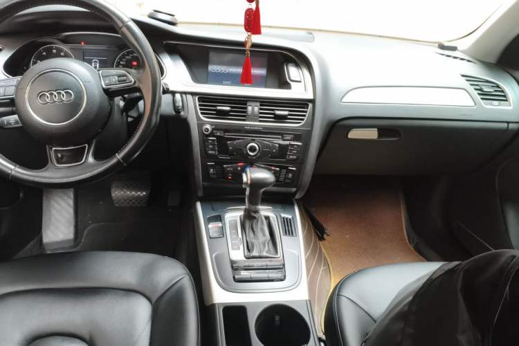 Used Audi A4L 2013 35 TFSI Automatic Standard Model Audio And AC Panel