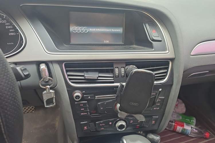 Used Audi A4L 2013 35 TFSI Automatic Standard Model Audio And AC Panel