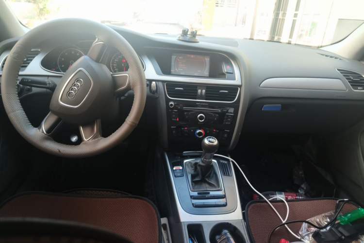 Used Audi A4L 2013 30 TFSI Manual Comfort Model Center Console