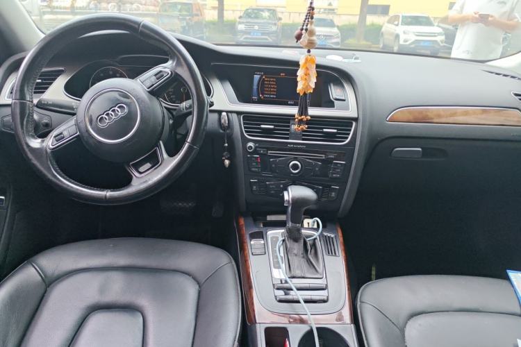 Used Audi A4L 2013 35 TFSI Automatic Comfort Model Center Console