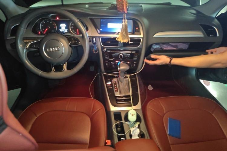 Used Audi A4L 2013 35 TFSI Automatic Standard Model Center Console