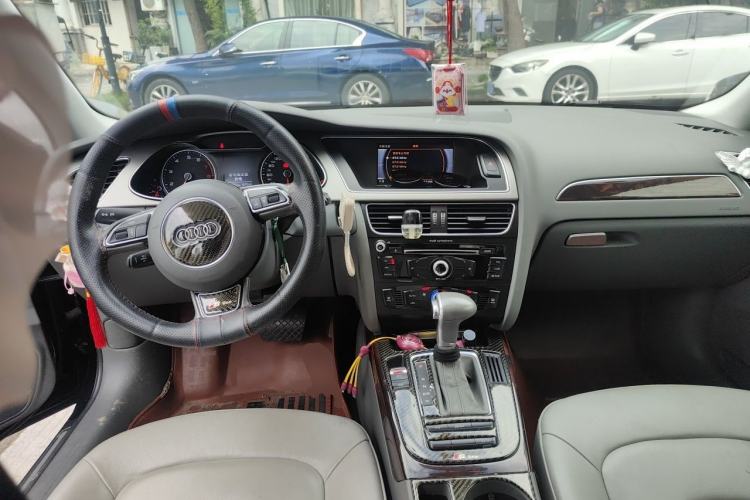 Used Audi A4L 2013 35 TFSI Automatic Comfort Model Center Console