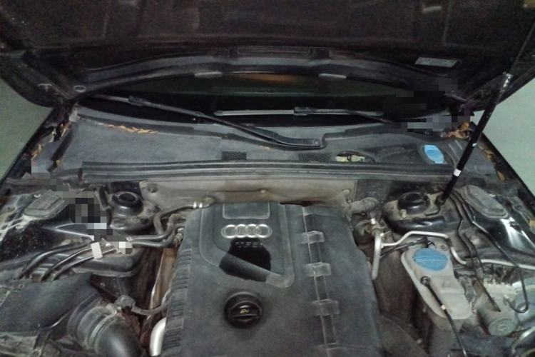 Used Audi A4L 2013 35 TFSI Automatic Standard Model Engine Bay