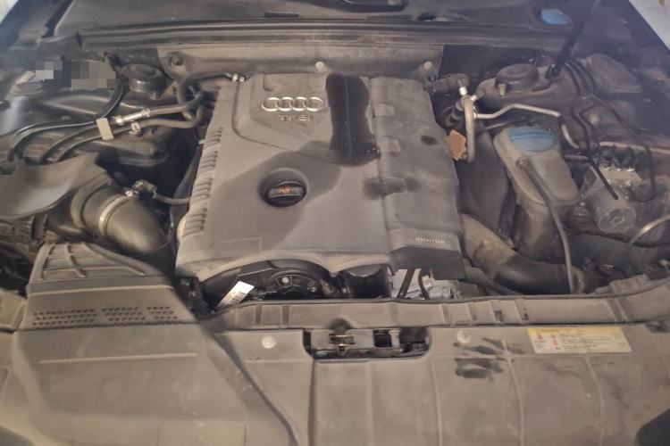 Used Audi A4L 2013 35 TFSI Automatic Standard Model Engine Bay