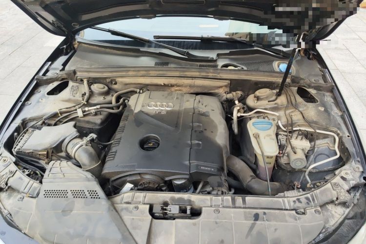 Used Audi A4L 2013 35 TFSI Automatic Technology Edition Engine Bay