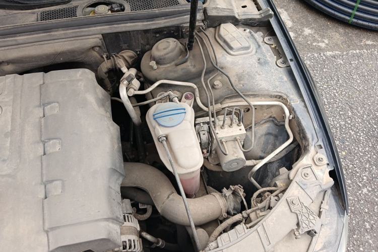 Used Audi A4L 2013 35 TFSI Automatic Standard Model Engine Bay Left