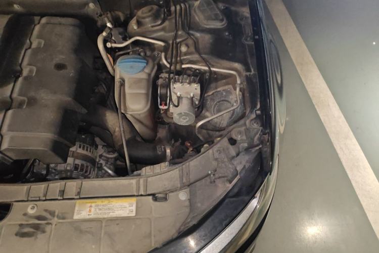 Used Audi A4L 2013 35 TFSI Automatic Standard Model Engine Bay Left