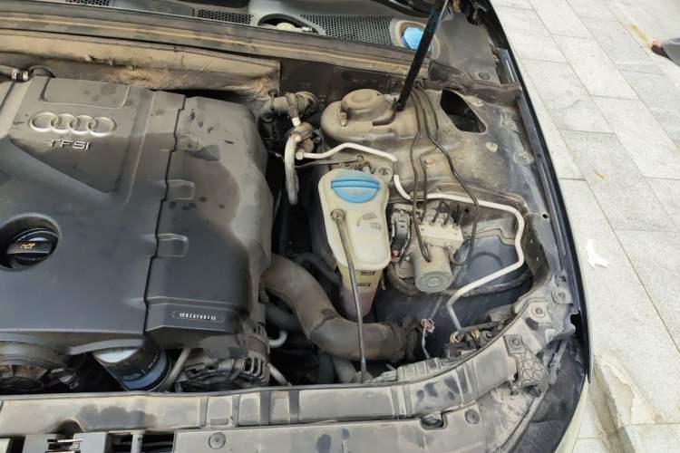 Used Audi A4L 2013 35 TFSI Automatic Technology Edition Engine Bay Left