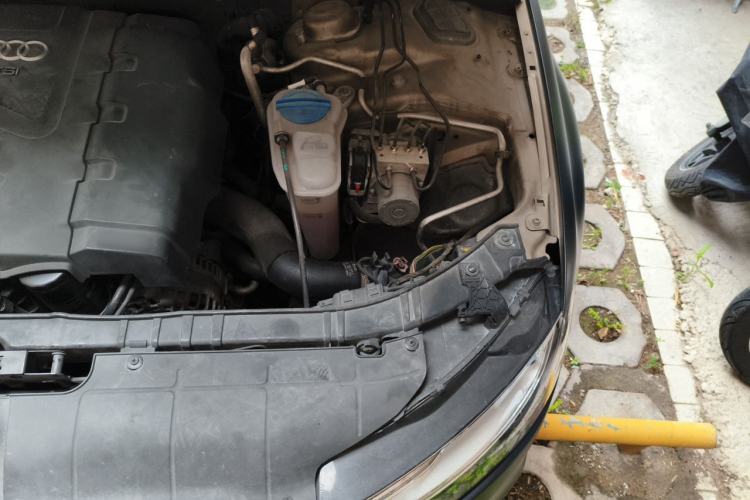 Used Audi A4L 2013 35 TFSI Automatic Standard Model Engine Bay Left