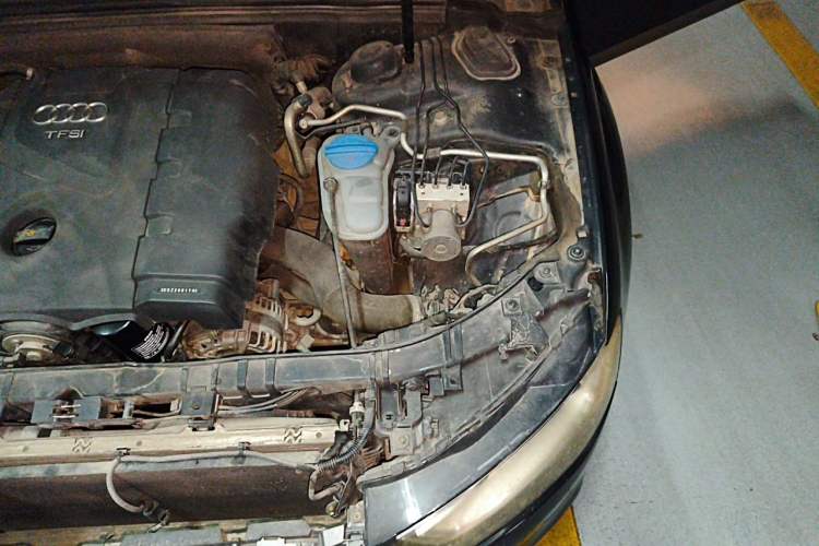 Used Audi A4L 2013 35 TFSI Automatic Standard Model Engine Bay Left