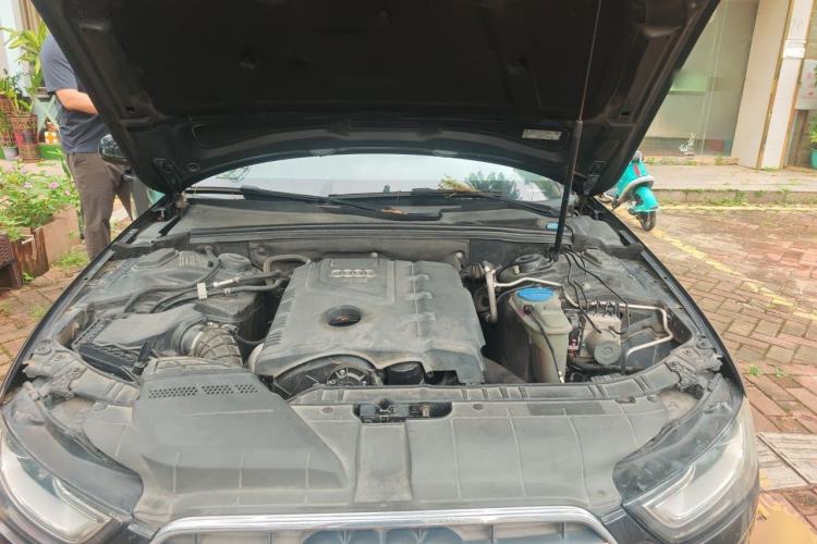 Used Audi A4L 2013 35 TFSI Automatic Comfort Model Engine Bay