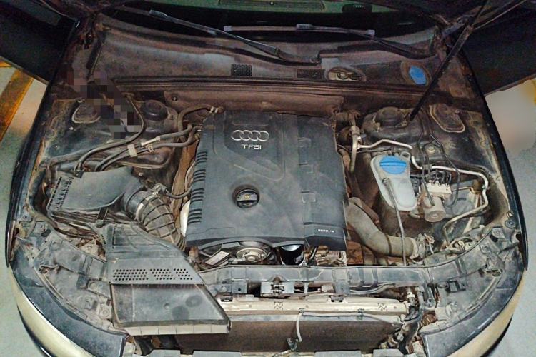 Used Audi A4L 2013 35 TFSI Automatic Standard Model Engine Bay