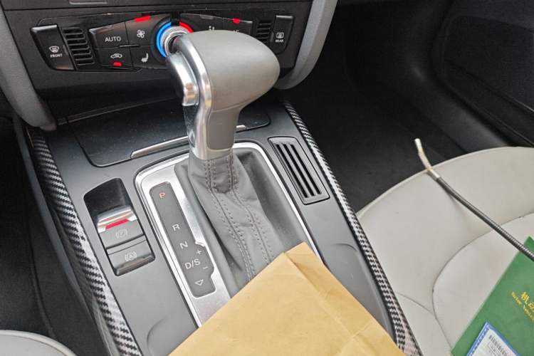 Used Audi A4L 2013 35 TFSI Automatic Comfort Model Gear Lever