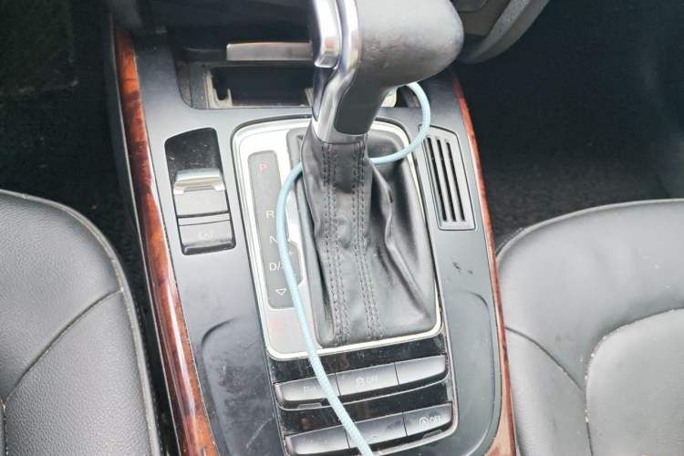 Used Audi A4L 2013 35 TFSI Automatic Comfort Model Gear Lever