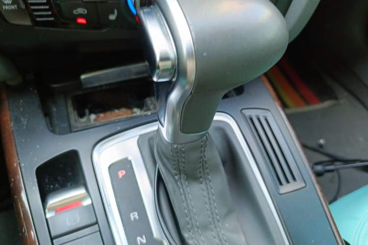 Used Audi A4L 2013 35 TFSI Automatic Standard Model Gear Lever