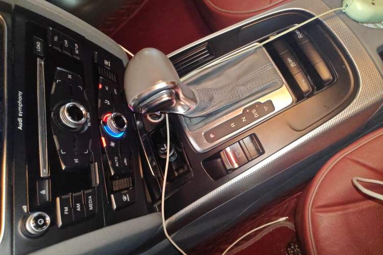 Used Audi A4L 2013 35 TFSI Automatic Standard Model Gear Lever