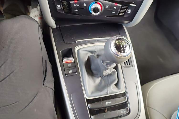 Used Audi A4L 2013 30 TFSI Manual Comfort Model Gear Lever