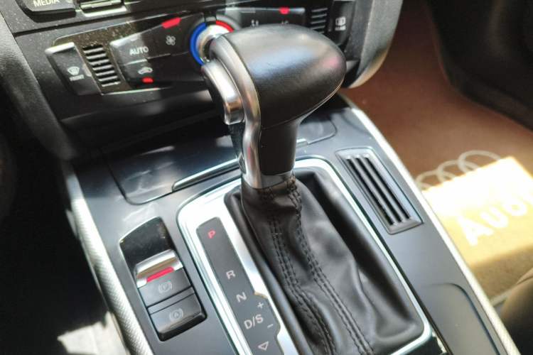 Used Audi A4L 2013 35 TFSI Automatic Standard Model Gear Lever