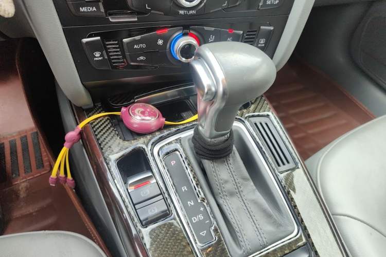 Used Audi A4L 2013 35 TFSI Automatic Comfort Model Gear Lever