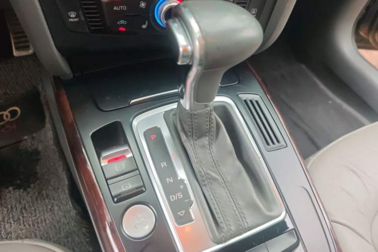 Used Audi A4L 2013 35 TFSI Automatic Comfort Model Gear Lever