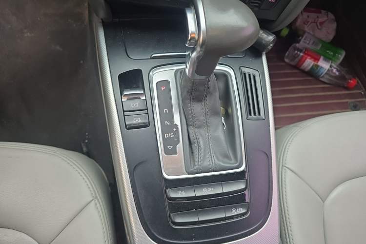 Used Audi A4L 2013 35 TFSI Automatic Standard Model Gear Lever