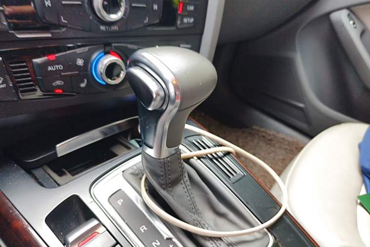 Used Audi A4L 2013 35 TFSI Automatic Standard Model Gear Lever