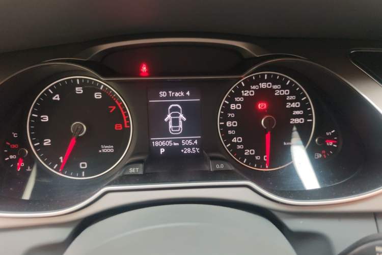 Used Audi A4L 2013 35 TFSI Automatic Comfort Model Instrument Cluster