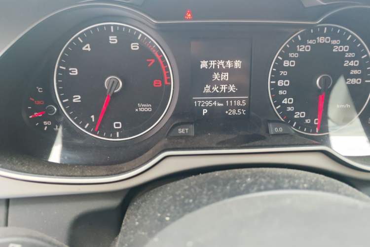 Used Audi A4L 2013 35 TFSI Automatic Comfort Model Odometer Close Up