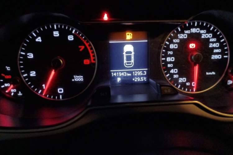 Used Audi A4L 2013 35 TFSI Automatic Standard Model Odometer Close Up