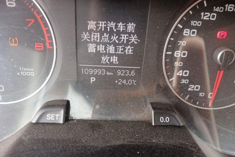 Used Audi A4L 2013 35 TFSI Automatic Standard Model Odometer Close Up