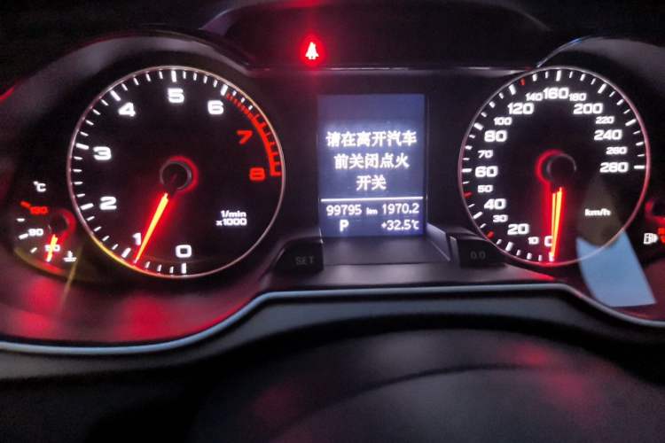 Used Audi A4L 2013 35 TFSI Automatic Comfort Model Odometer Close Up