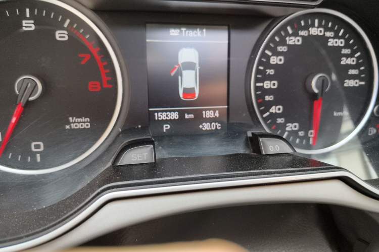 Used Audi A4L 2013 40 TFSI quattro Individual Sport Edition Odometer Close Up