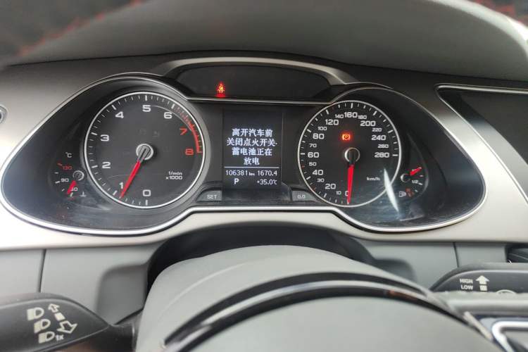 Used Audi A4L 2013 35 TFSI Automatic Comfort Model Odometer Close Up