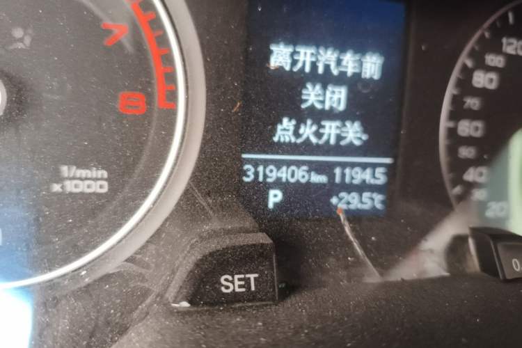 Used Audi A4L 2013 35 TFSI Automatic Standard Model Odometer Close Up