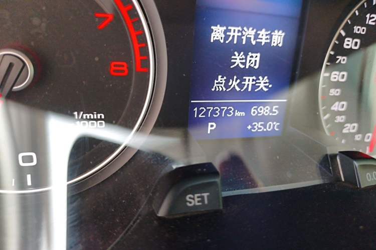 Used Audi A4L 2013 35 TFSI Automatic Standard Model Odometer Close Up