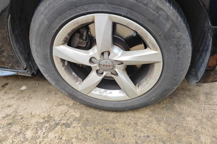 Used Audi A4L 2013 35 TFSI Automatic Comfort Model Right Front Wheel Hub