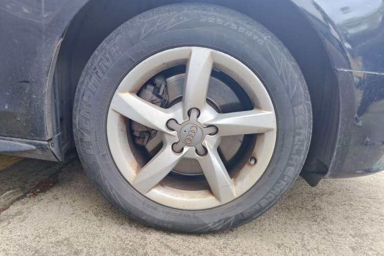 Used Audi A4L 2013 35 TFSI Automatic Comfort Model Right Front Wheel Hub