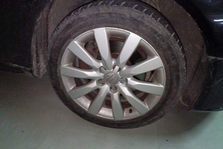 Used Audi A4L 2013 35 TFSI Automatic Standard Model Right Front Wheel Hub
