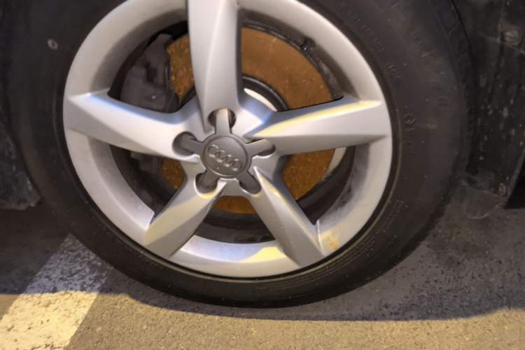 Used Audi A4L 2013 35 TFSI Automatic Comfort Model Right Front Wheel Hub