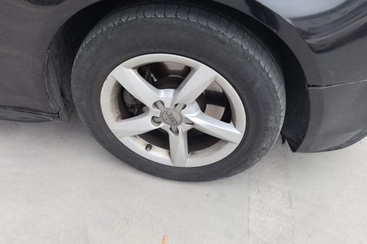 Used Audi A4L 2013 35 TFSI Automatic Standard Model Right Front Wheel Hub