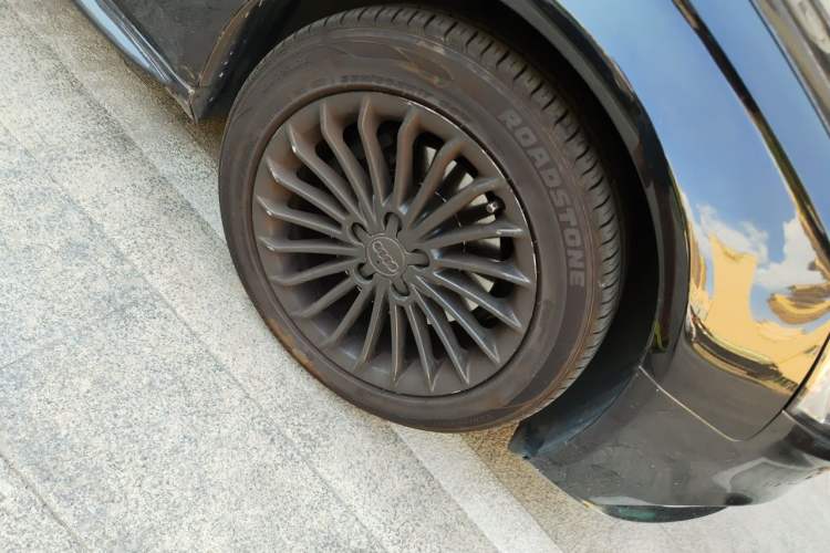 Used Audi A4L 2013 35 TFSI Automatic Technology Edition Right Front Wheel Hub