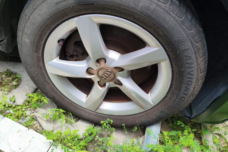 Used Audi A4L 2013 35 TFSI Automatic Standard Model Right Front Wheel Hub