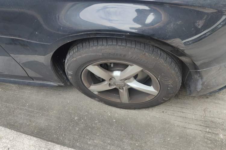 Used Audi A4L 2013 35 TFSI Automatic Comfort Model Right Front Wheel Hub