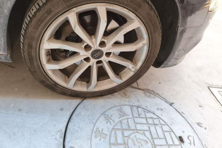 Used Audi A4L 2013 35 TFSI Automatic Standard Model Right Front Wheel Hub