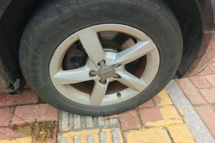 Used Audi A4L 2013 35 TFSI Automatic Comfort Model Right Front Wheel Hub