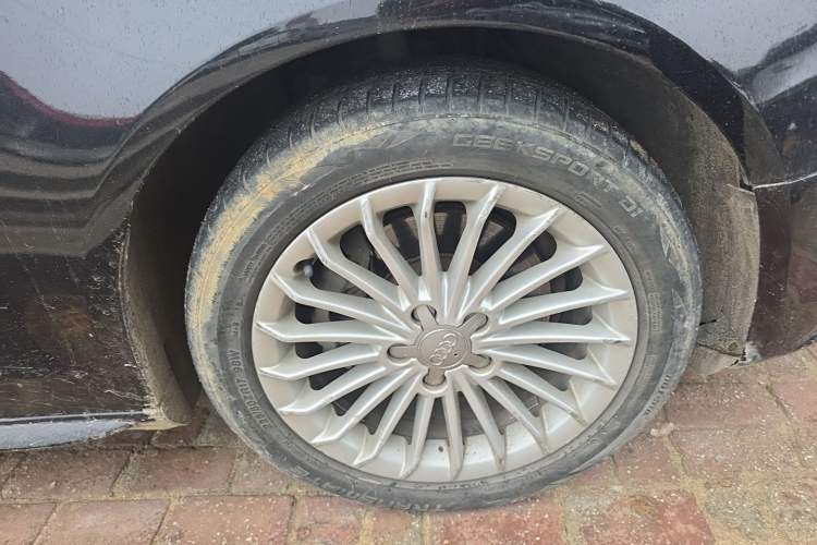 Used Audi A4L 2013 35 TFSI Automatic Standard Model Right Front Wheel Hub